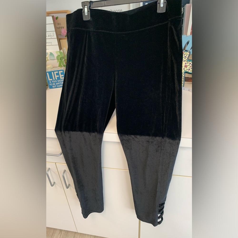 HUE Leggings- by Utopia